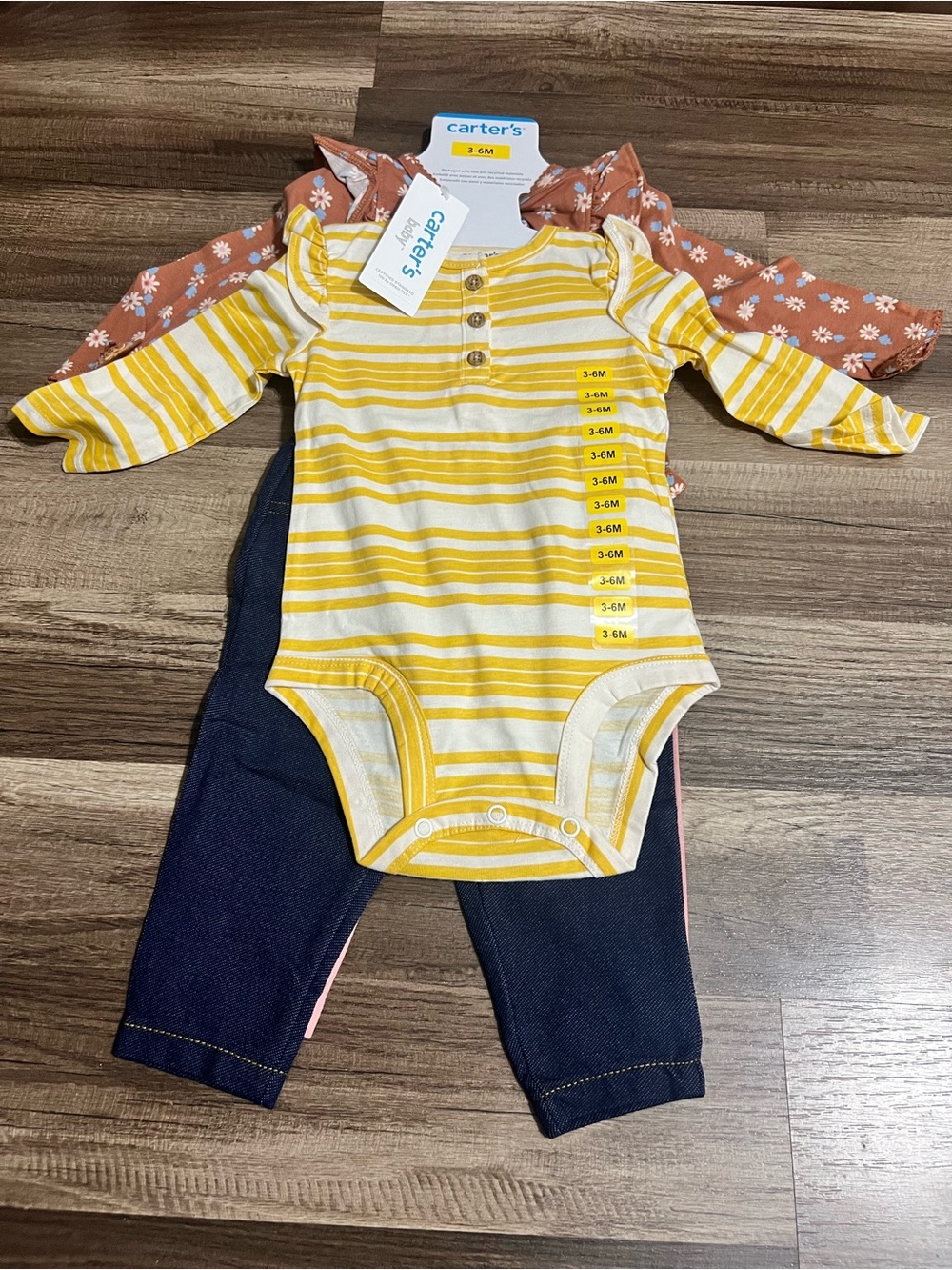 NWT Carter's 4 pieces Set Girl’s baby 3-6M outfit